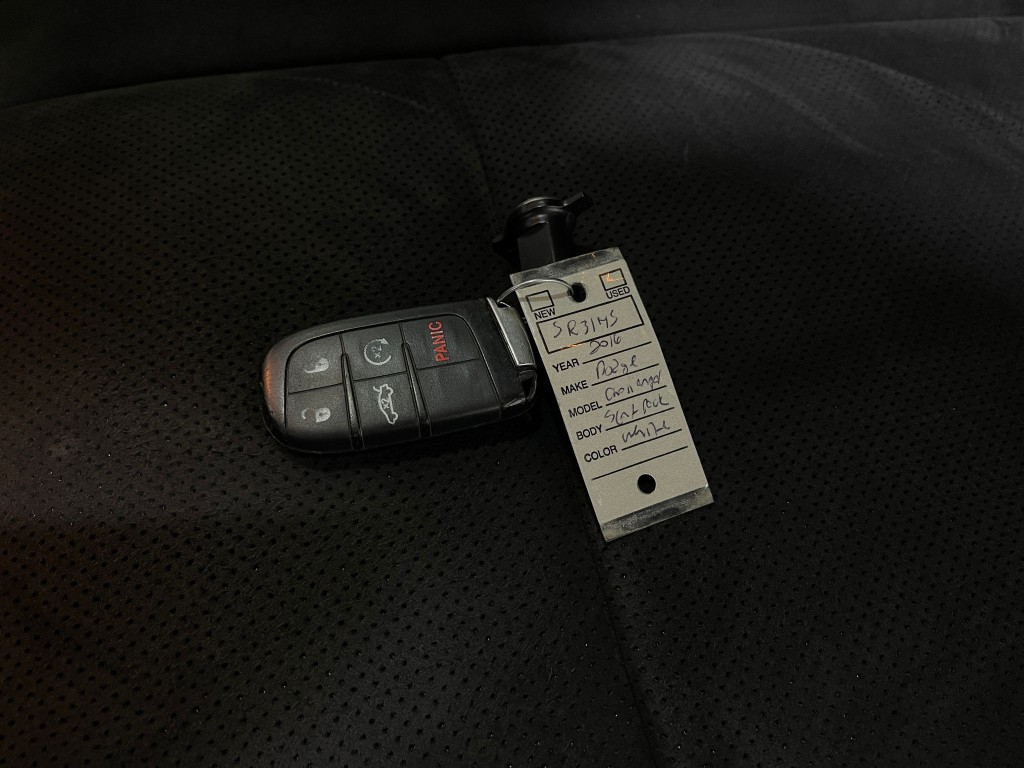 2016 Dodge Challenger Image 38