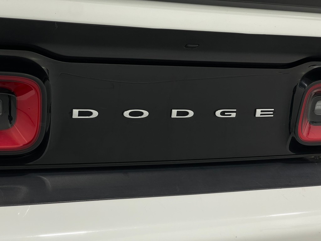 2016 Dodge Challenger Image 39