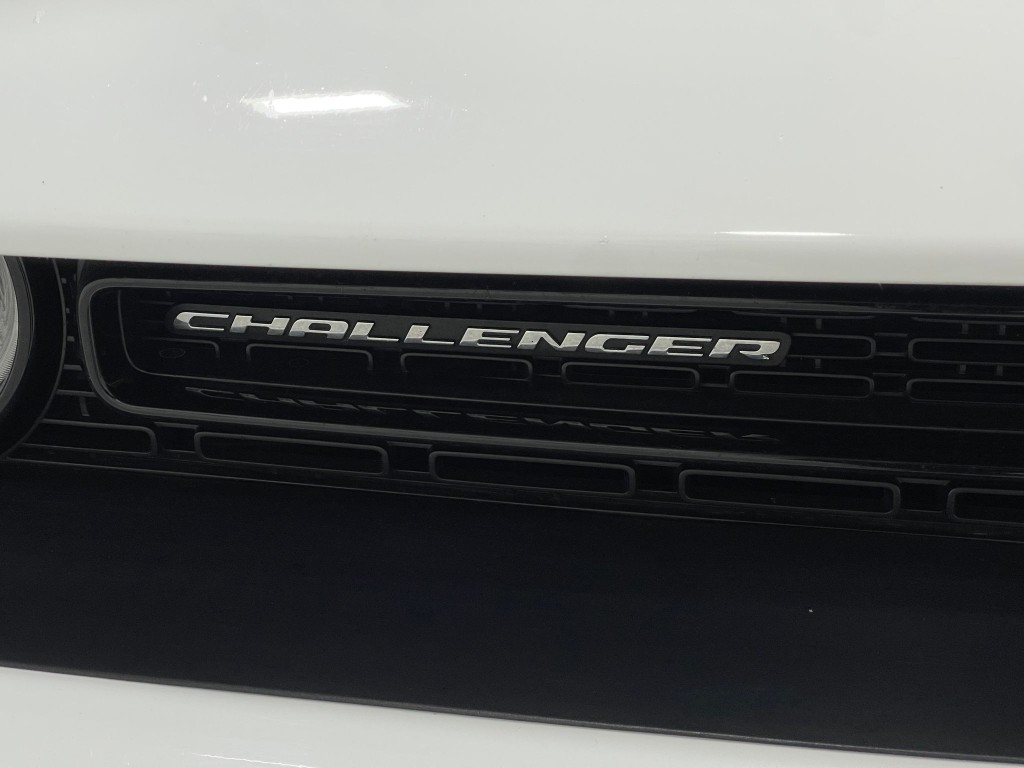 2016 Dodge Challenger Image 40