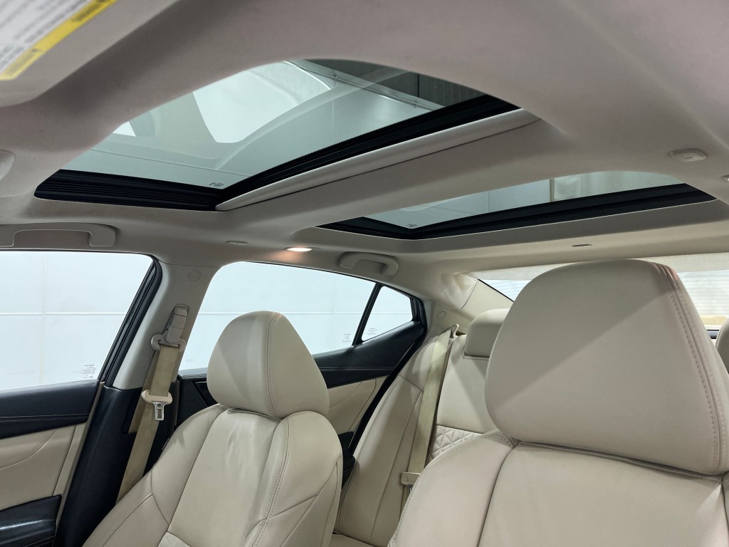 2019 Nissan Maxima Image 12