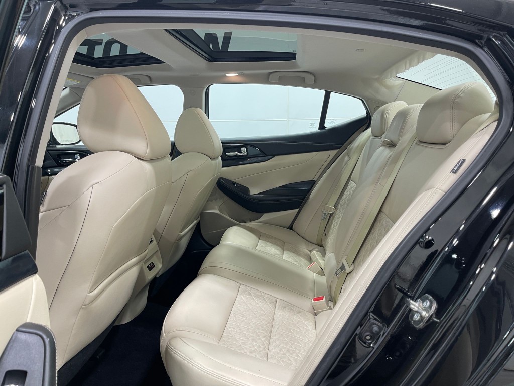 2019 Nissan Maxima Image 30