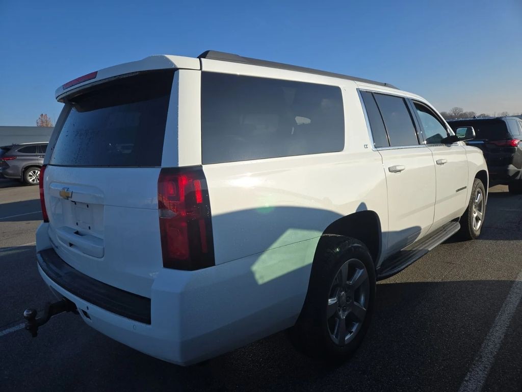2018 Chevrolet Suburban Image 3