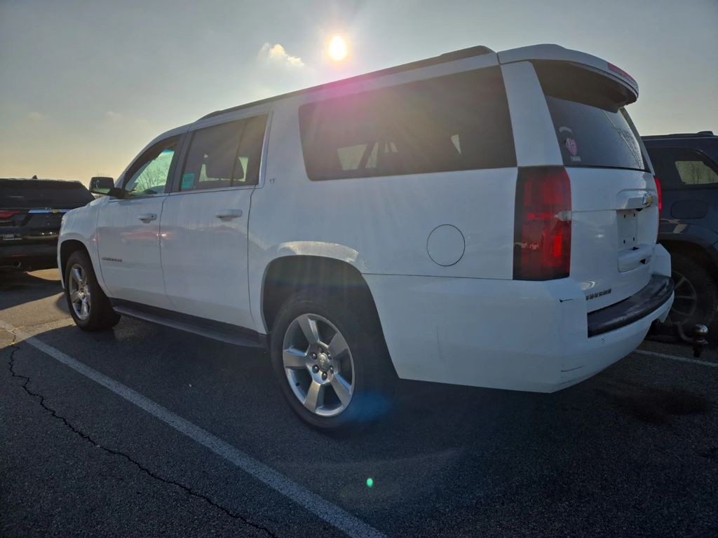 2018 Chevrolet Suburban Image 4