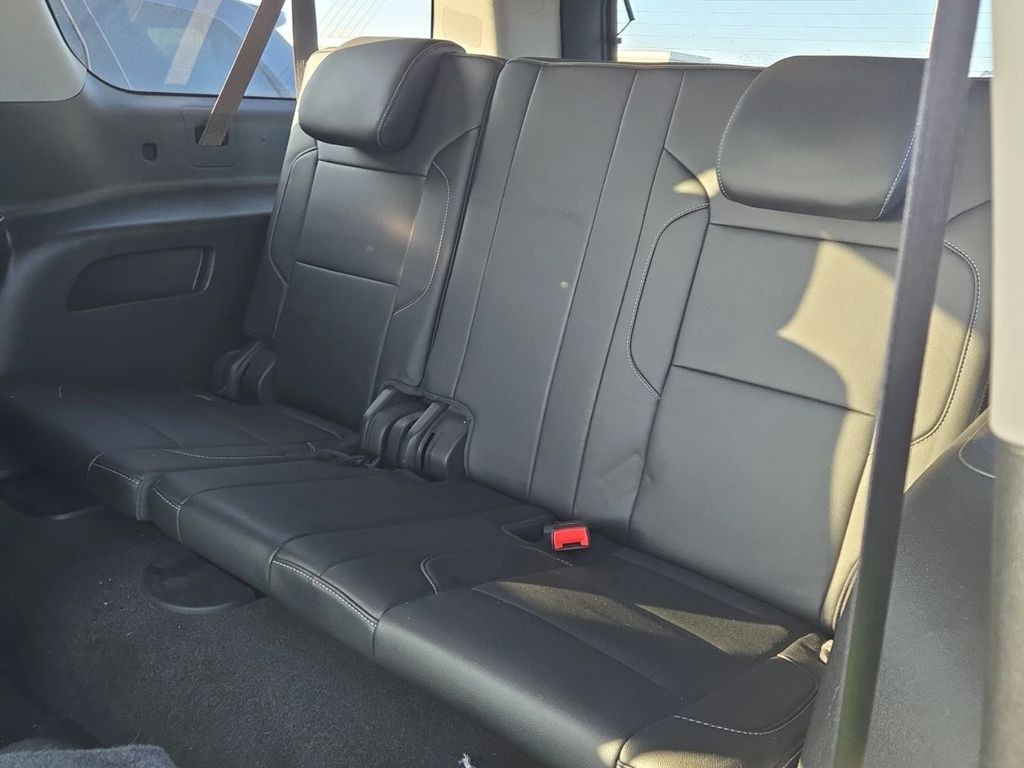 2018 Chevrolet Suburban Image 10