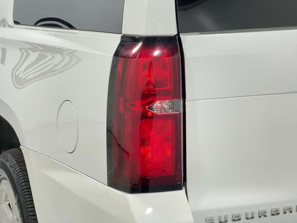 2018 Chevrolet Suburban Image 38