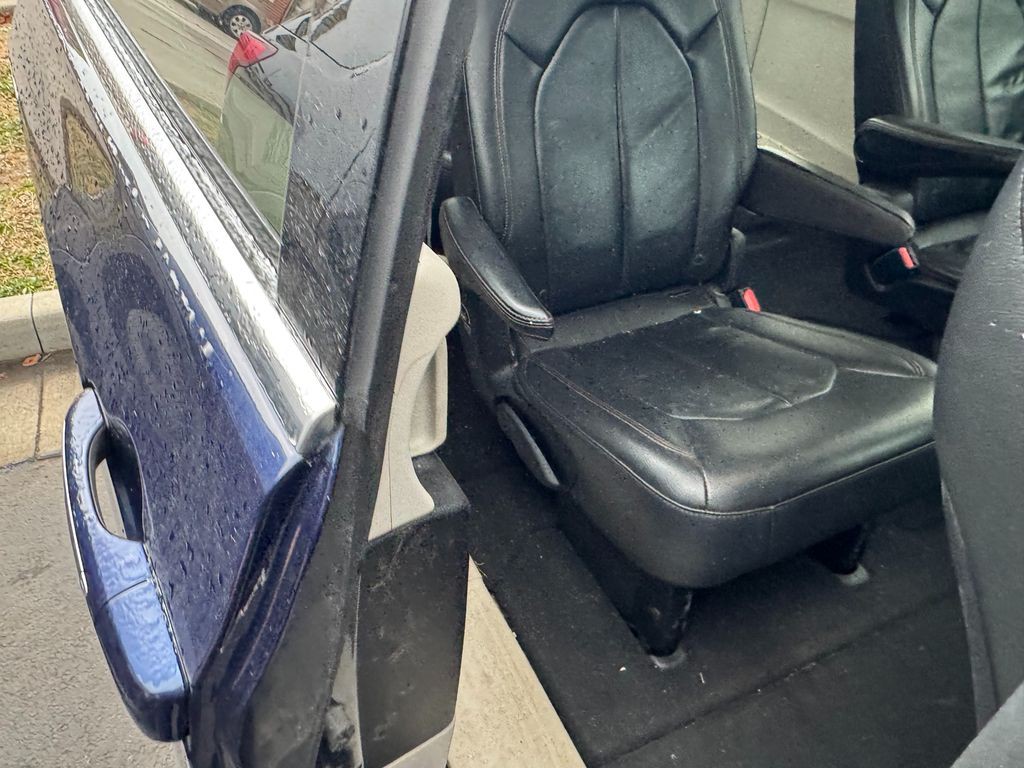 2017 Chrysler Pacifica Image 7