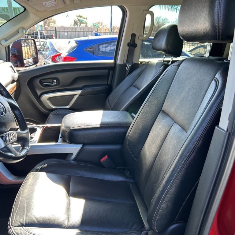 2017 Nissan Titan Image 5