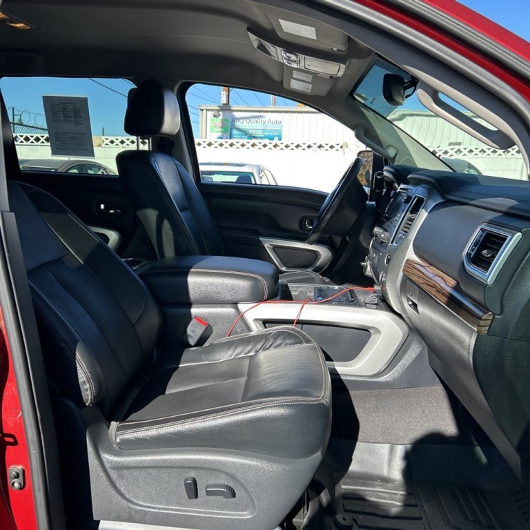 2017 Nissan Titan Image 6