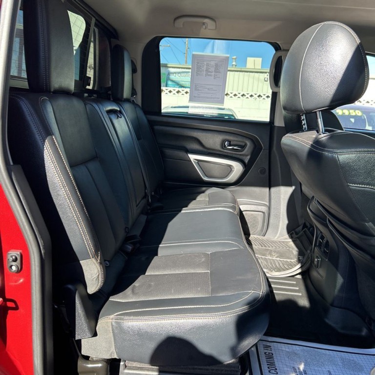 2017 Nissan Titan Image 9