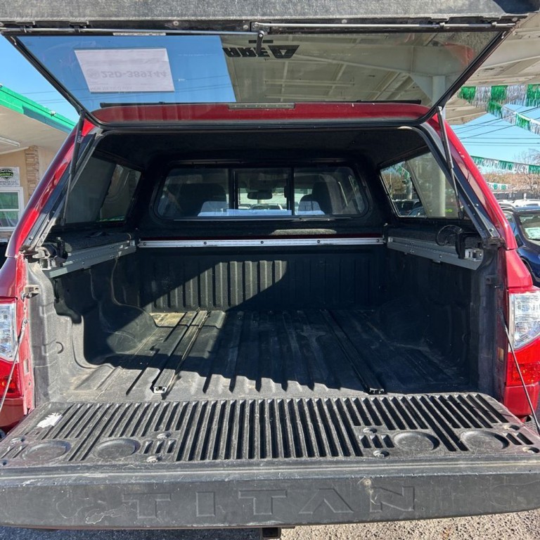 2017 Nissan Titan Image 11