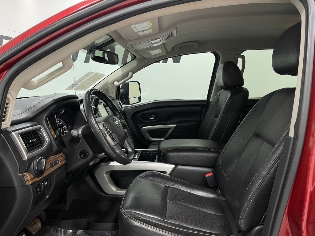 2017 Nissan Titan Image 12