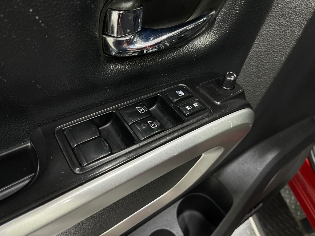 2017 Nissan Titan Image 15