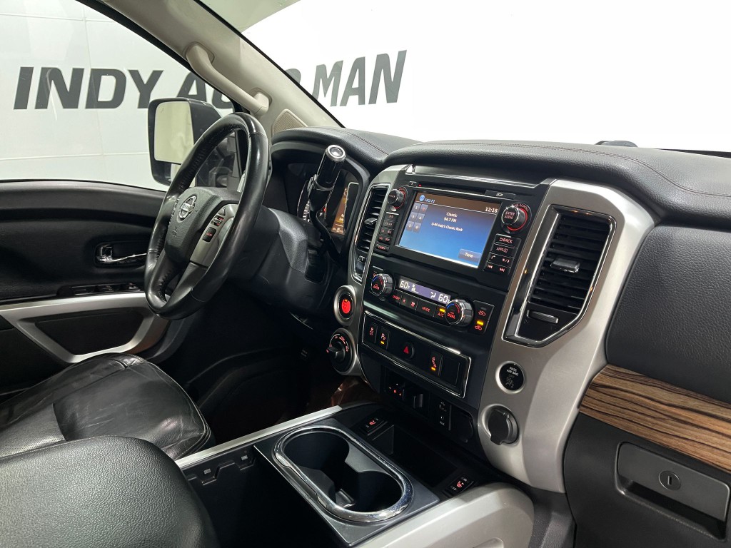2017 Nissan Titan Image 19