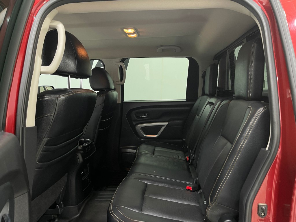 2017 Nissan Titan Image 28