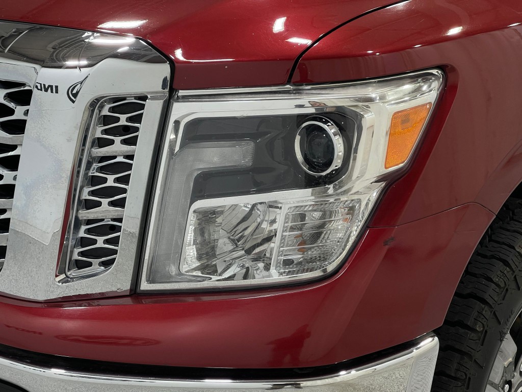 2017 Nissan Titan Image 31
