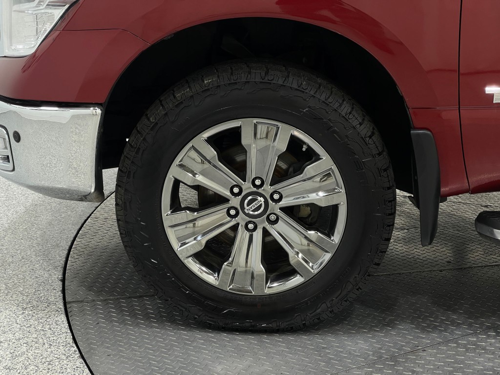 2017 Nissan Titan Image 33