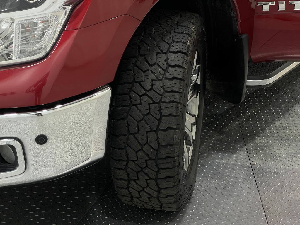 2017 Nissan Titan Image 34