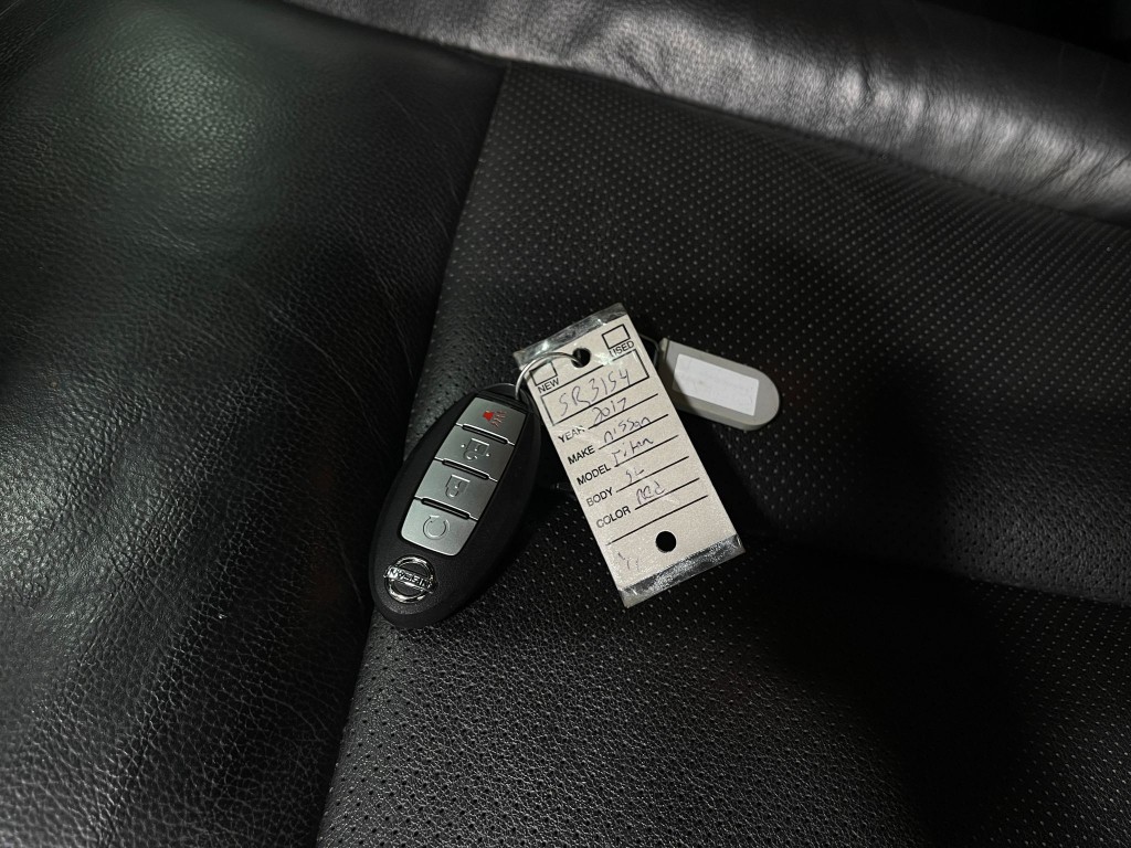 2017 Nissan Titan Image 35