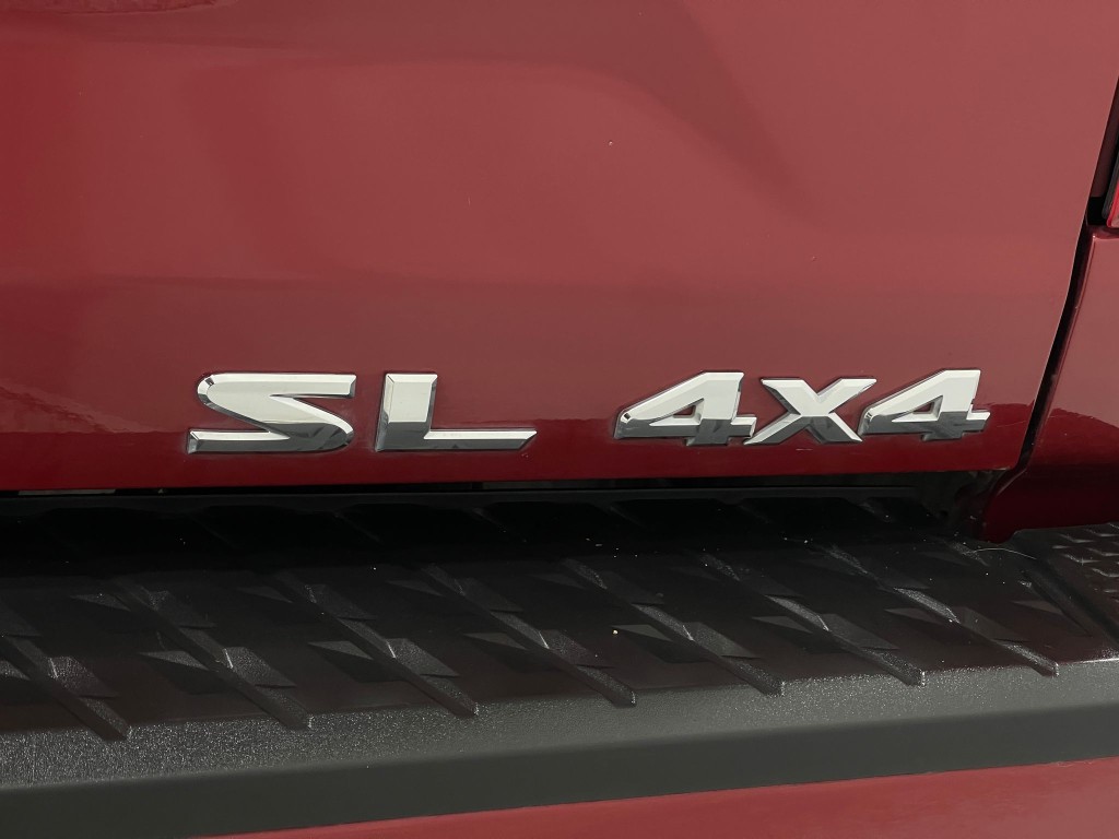 2017 Nissan Titan Image 39