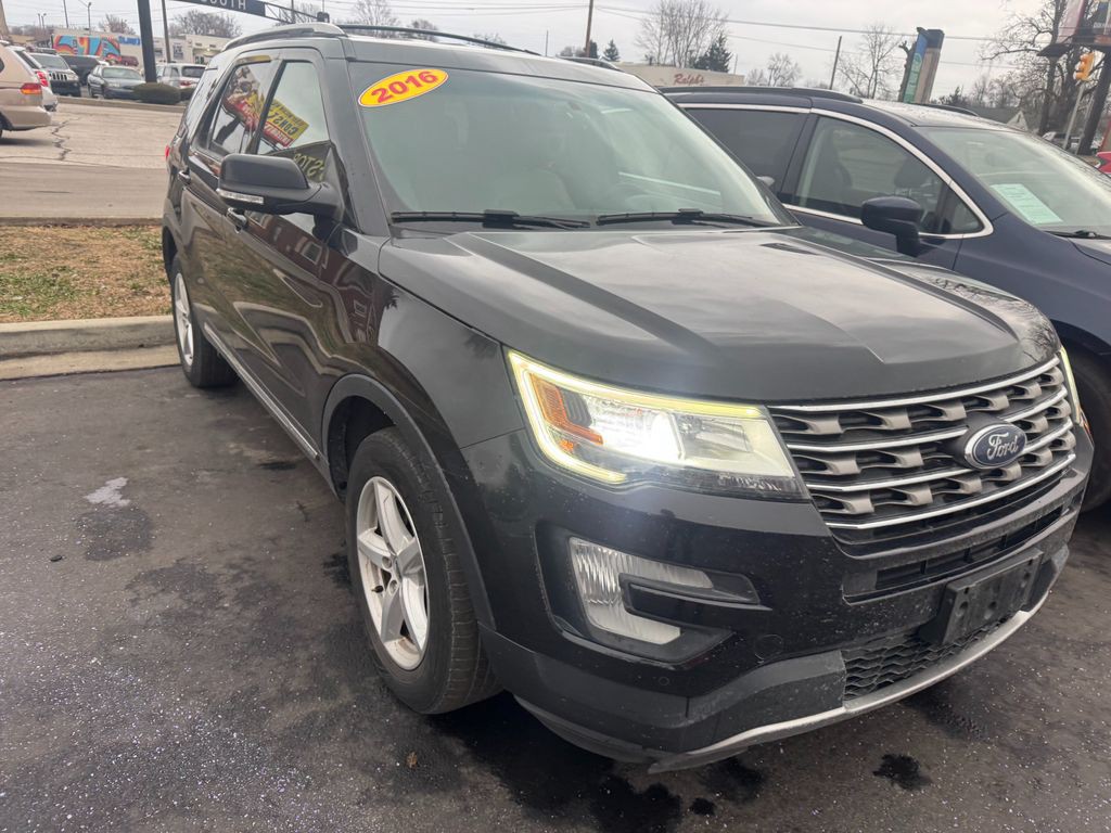 2016 Ford Explorer Image 1