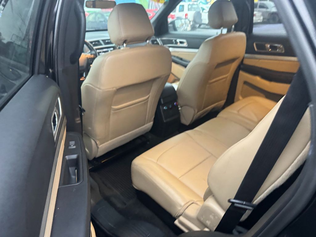 2016 Ford Explorer Image 9