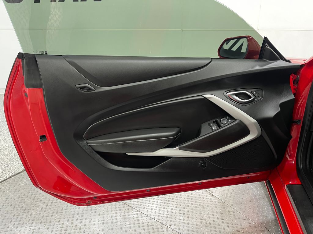 2019 Chevrolet Camaro Image 12