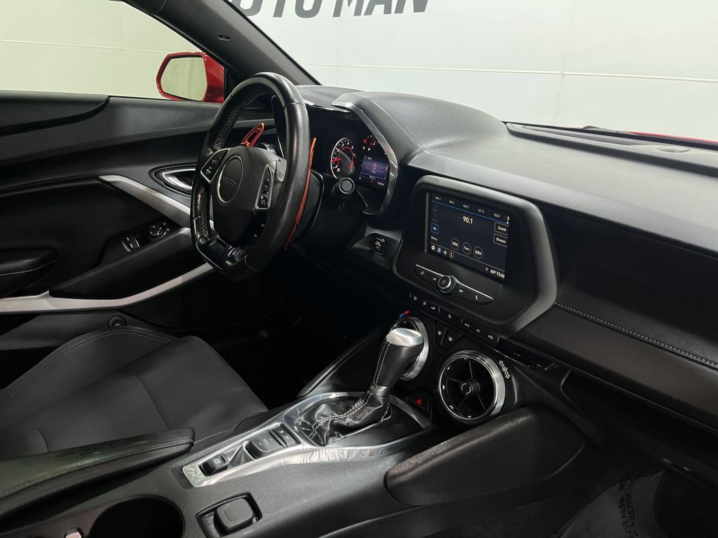 2019 Chevrolet Camaro Image 17