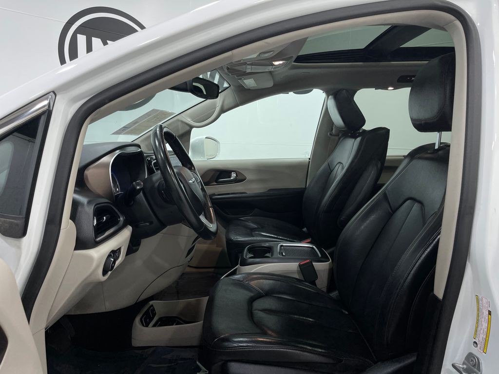 2018 Chrysler Pacifica Image 12