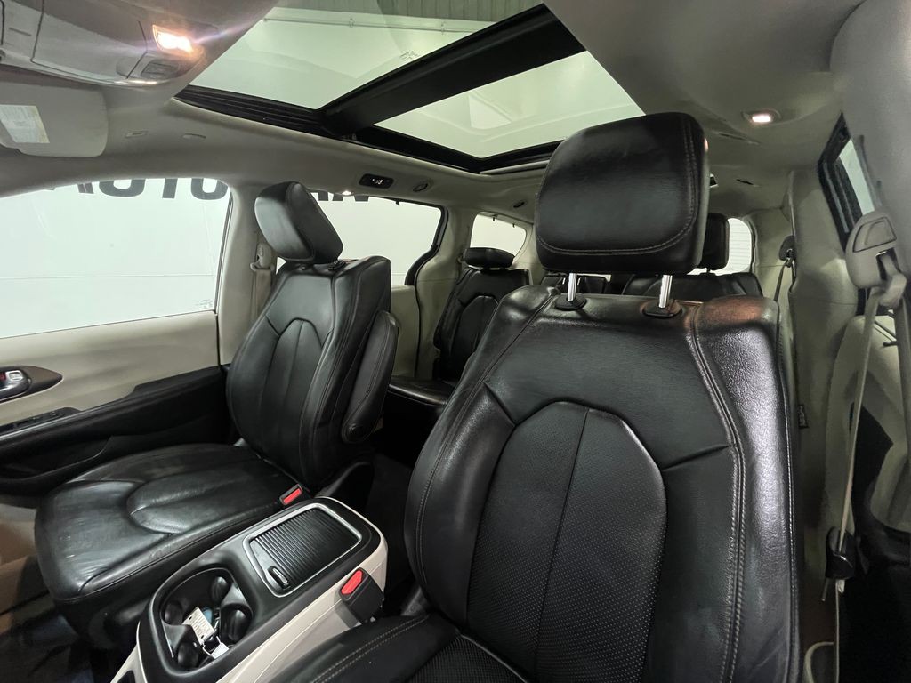 2018 Chrysler Pacifica Image 13