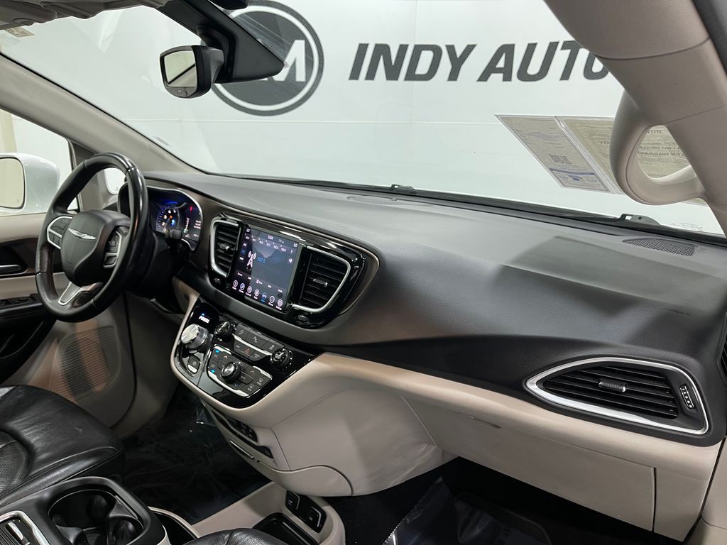 2018 Chrysler Pacifica Image 19
