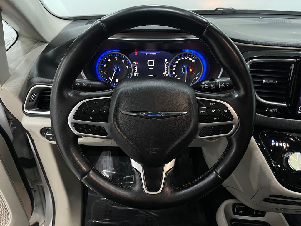 2018 Chrysler Pacifica Image 22