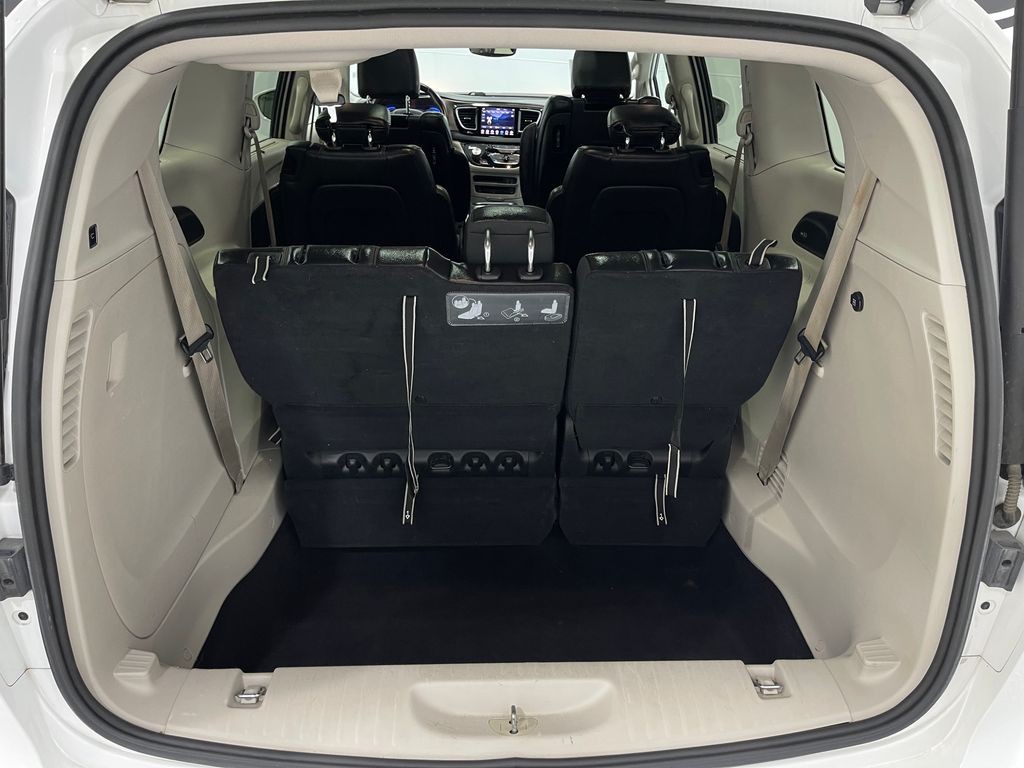 2018 Chrysler Pacifica Image 28