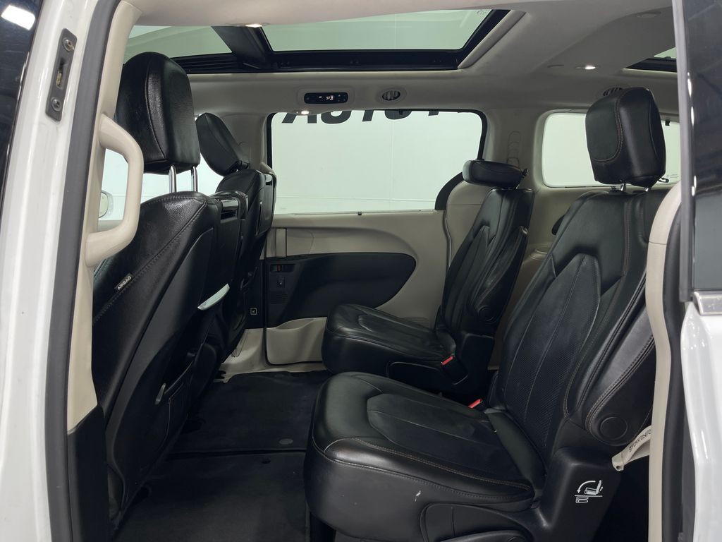 2018 Chrysler Pacifica Image 30
