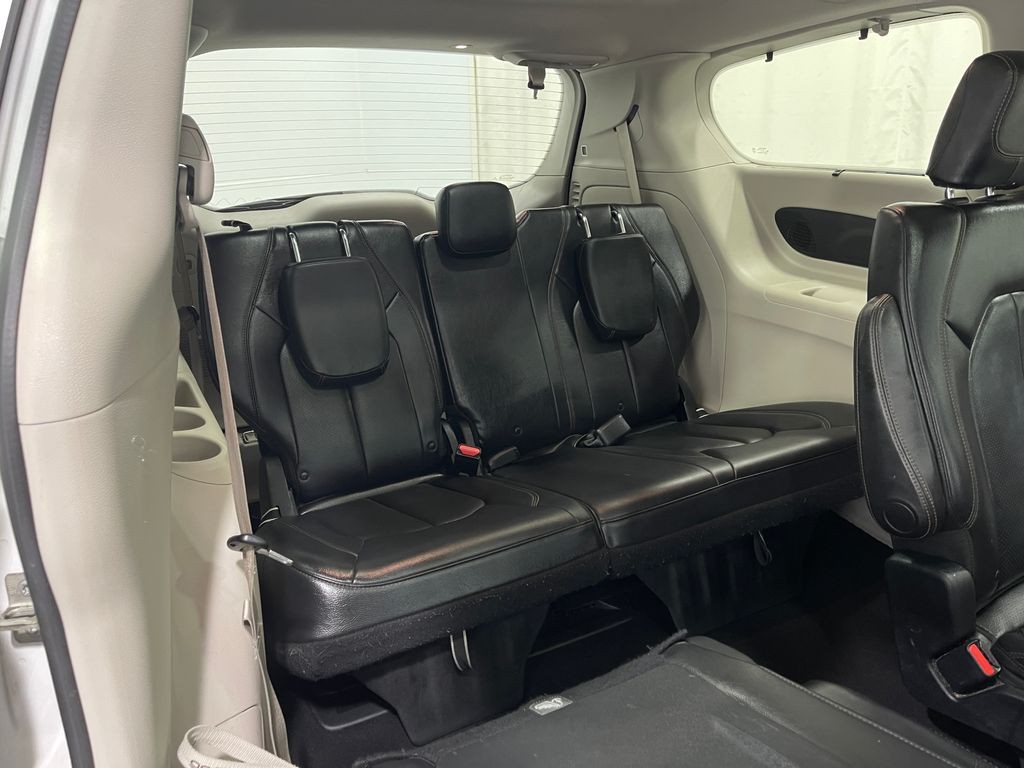 2018 Chrysler Pacifica Image 32