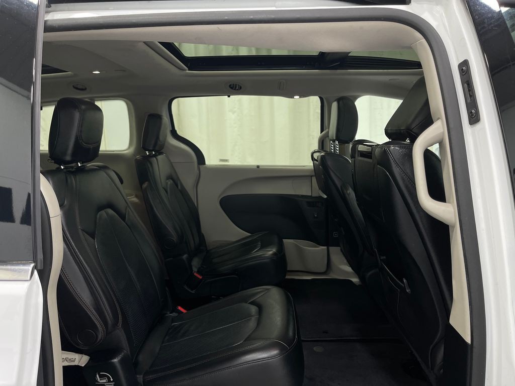 2018 Chrysler Pacifica Image 33