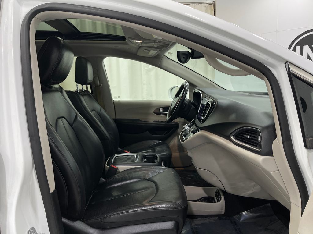 2018 Chrysler Pacifica Image 34
