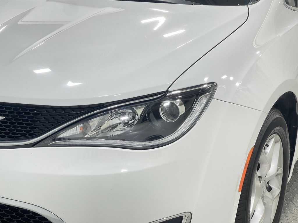 2018 Chrysler Pacifica Image 35