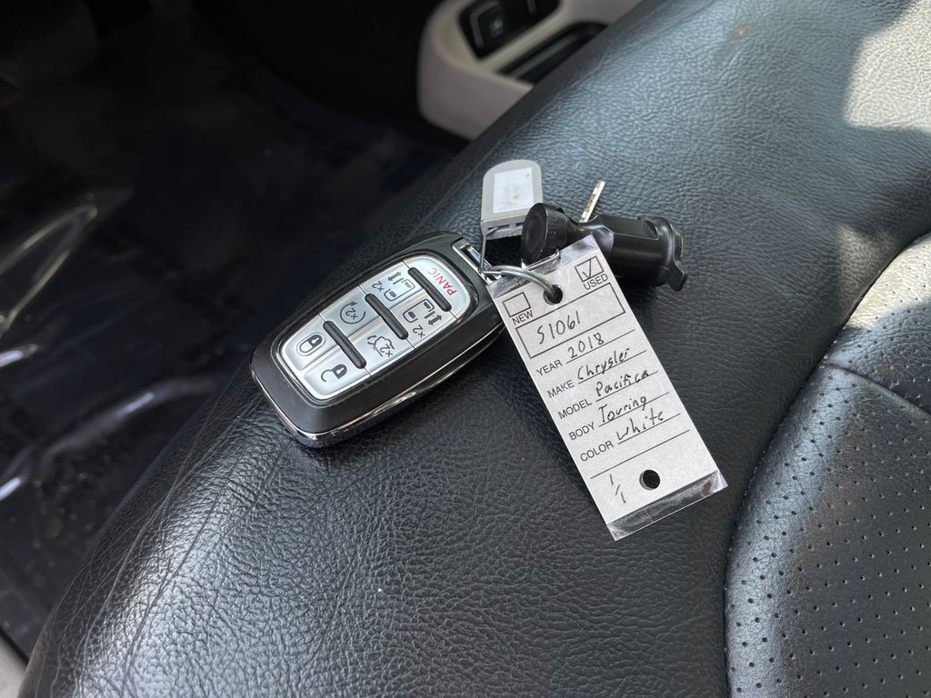 2018 Chrysler Pacifica Image 38