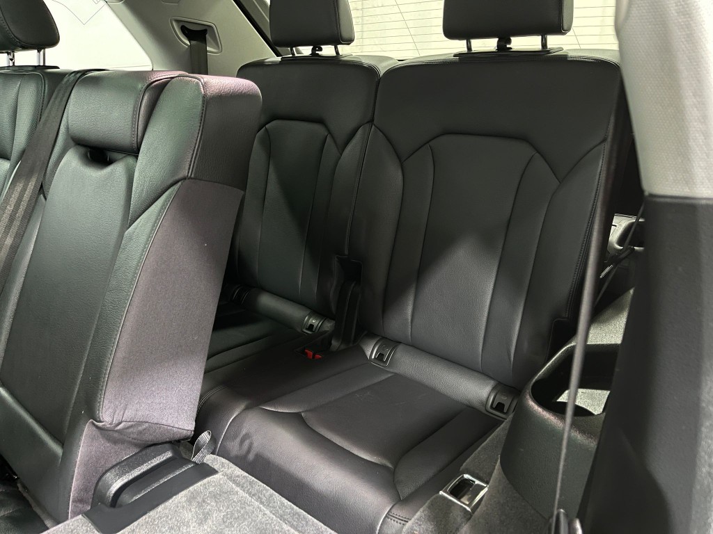 2017 Audi Q7 Image 32