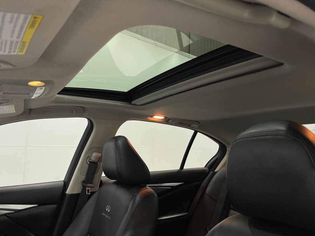 2014 INFINITI Q50 Image 11