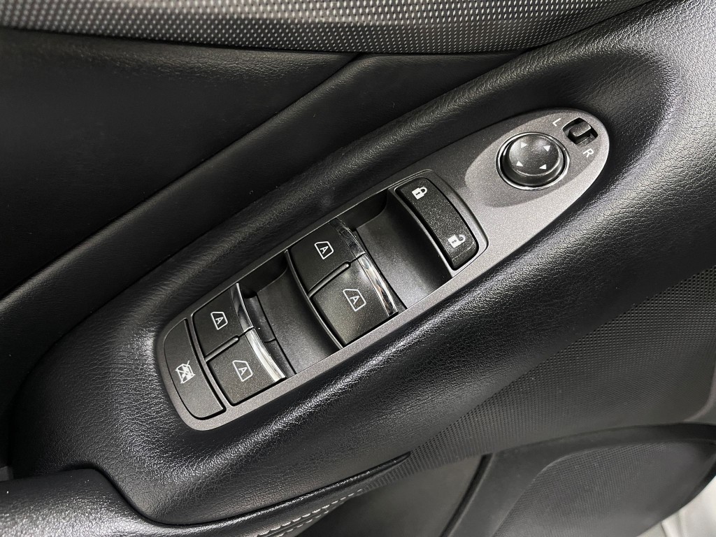 2014 INFINITI Q50 Image 15