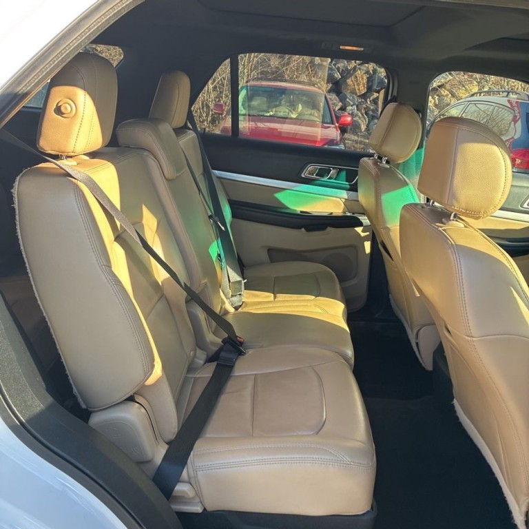 2016 Ford Explorer Image 12