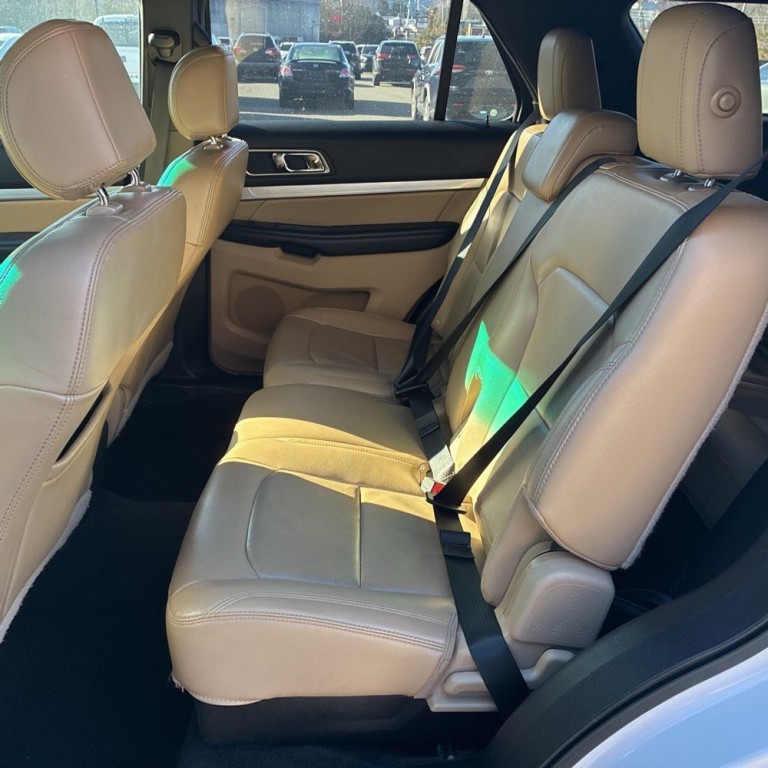 2016 Ford Explorer Image 13