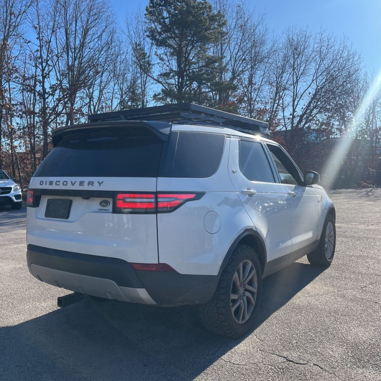 2018 Land Rover Discovery Image 2