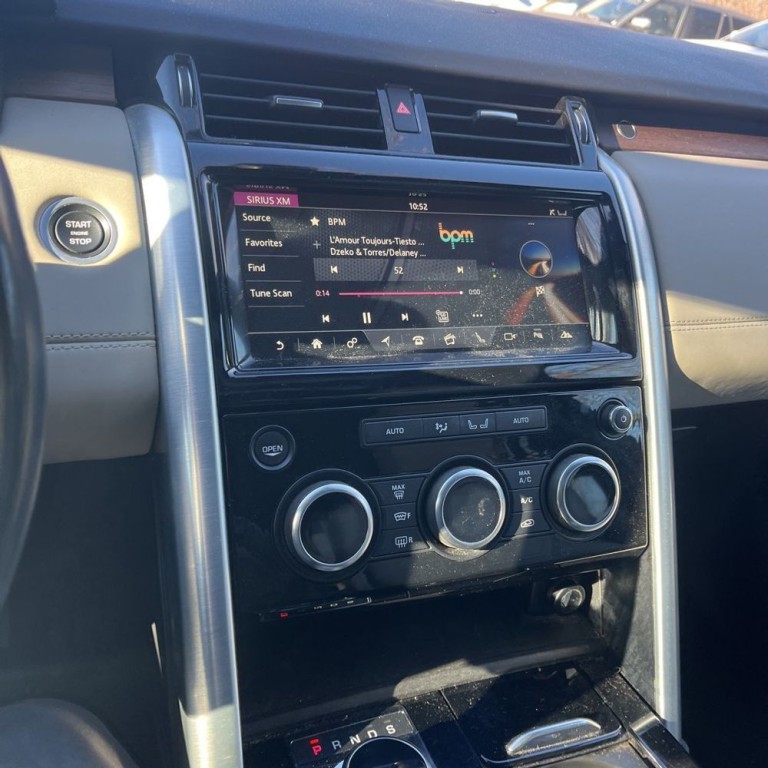 2018 Land Rover Discovery Image 9