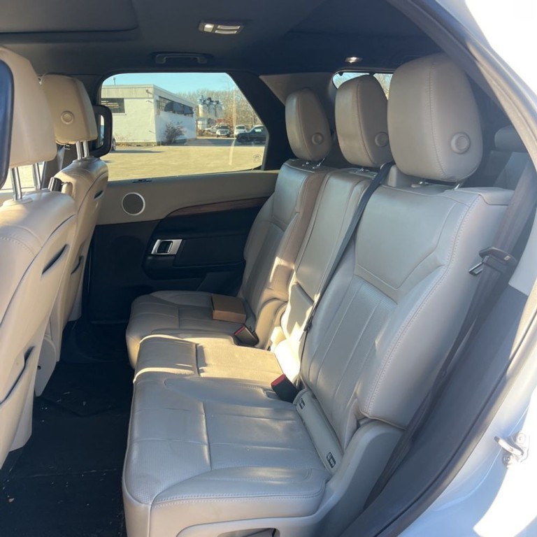 2018 Land Rover Discovery Image 11