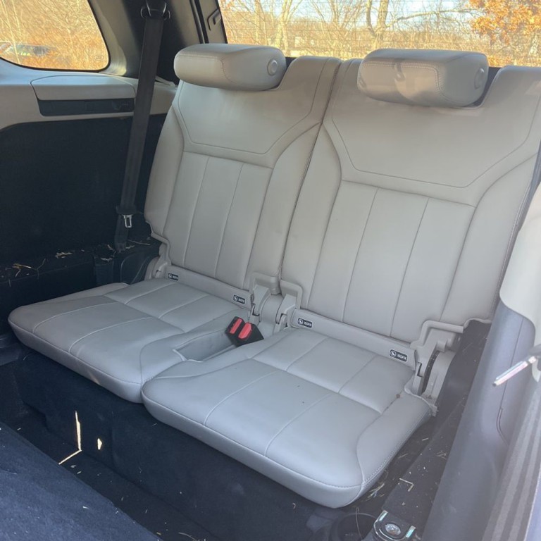 2018 Land Rover Discovery Image 12