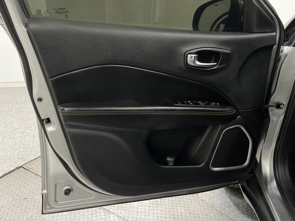 2020 Jeep Compass Image 13