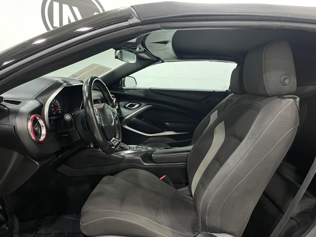 2017 Chevrolet Camaro Image 11