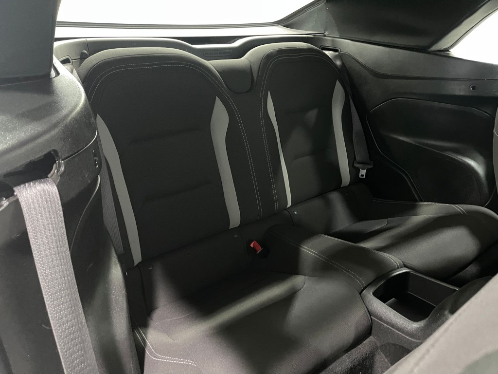 2017 Chevrolet Camaro Image 28